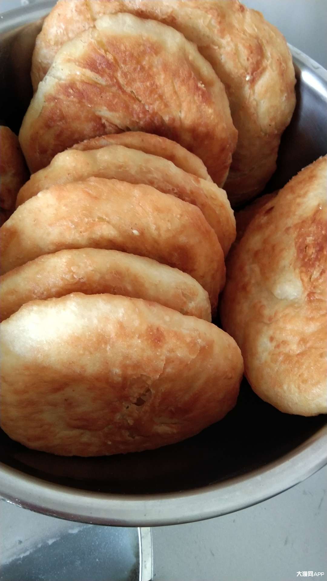 五香酥饼的做法技巧,这样做层层薄如纸,酥脆咸香,吃时满地掉渣