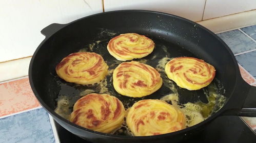 一碗面粉,揉一揉,擀一擀,做出好吃又解馋的香酥饼