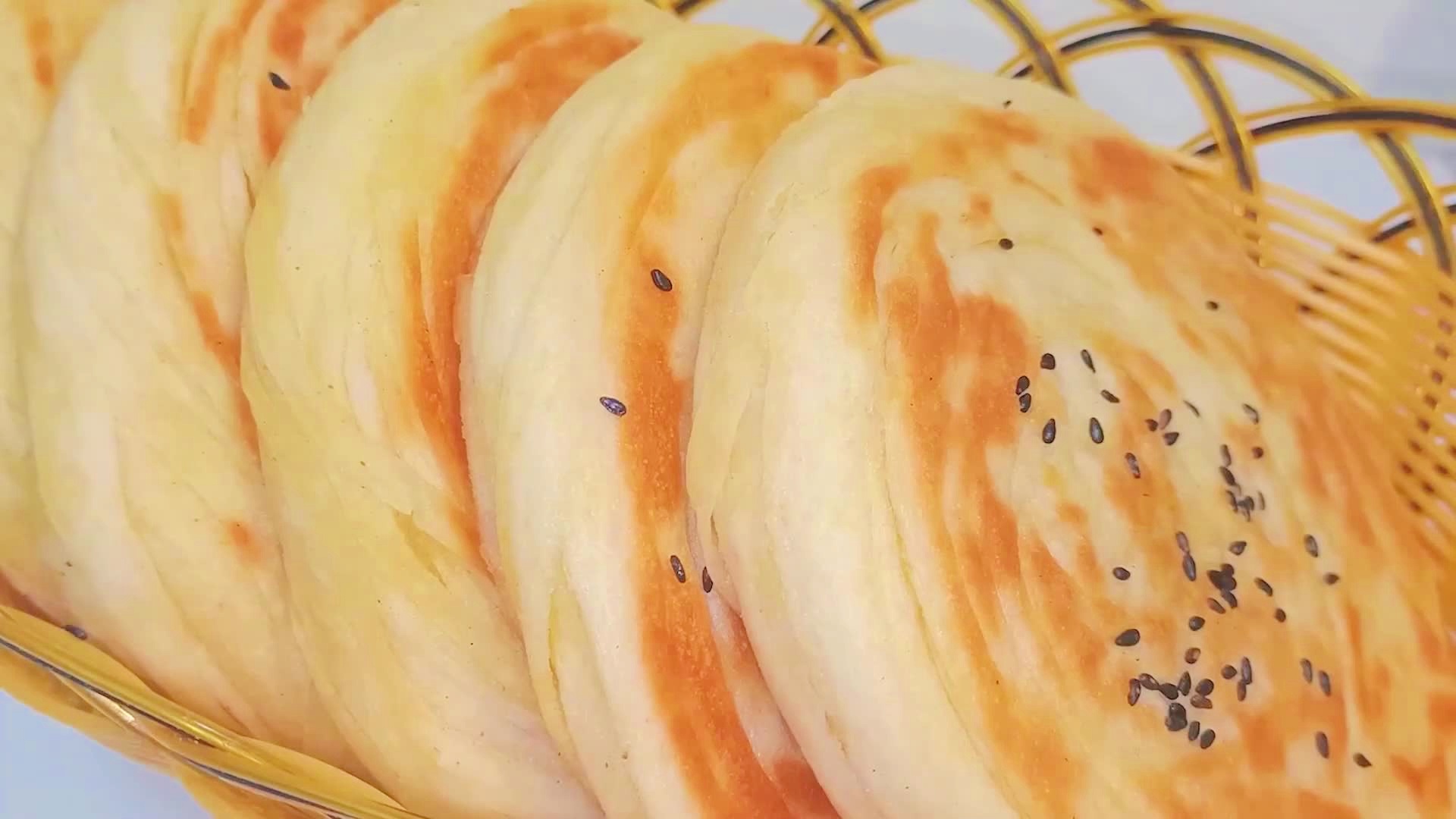 想吃香酥饼自己做不好面点师教你一招出锅香酥可口咸香味美