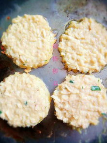 土豆香酥饼的家常做法，外酥里嫩，一口酥脆满口香