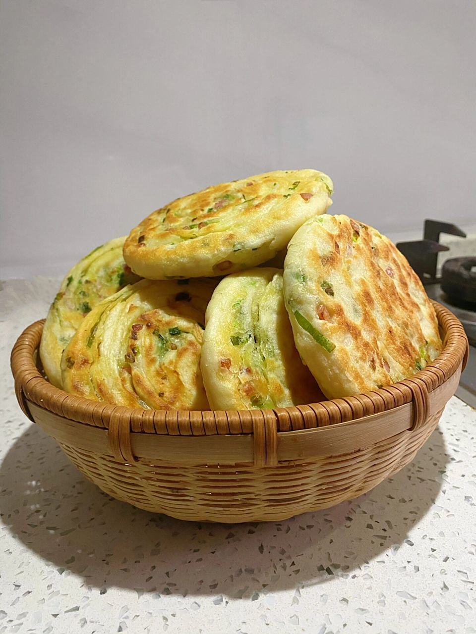外酥里软！香肠葱花饼，你绝对不能错过
